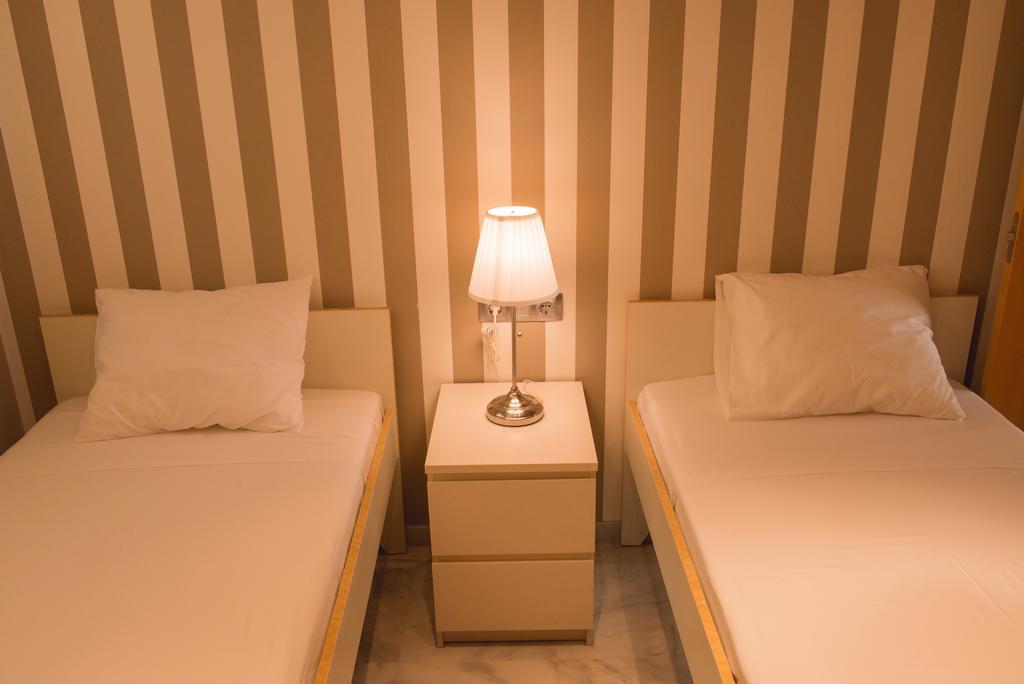 Ab Apartamentos Reding Málaga Szoba fotó